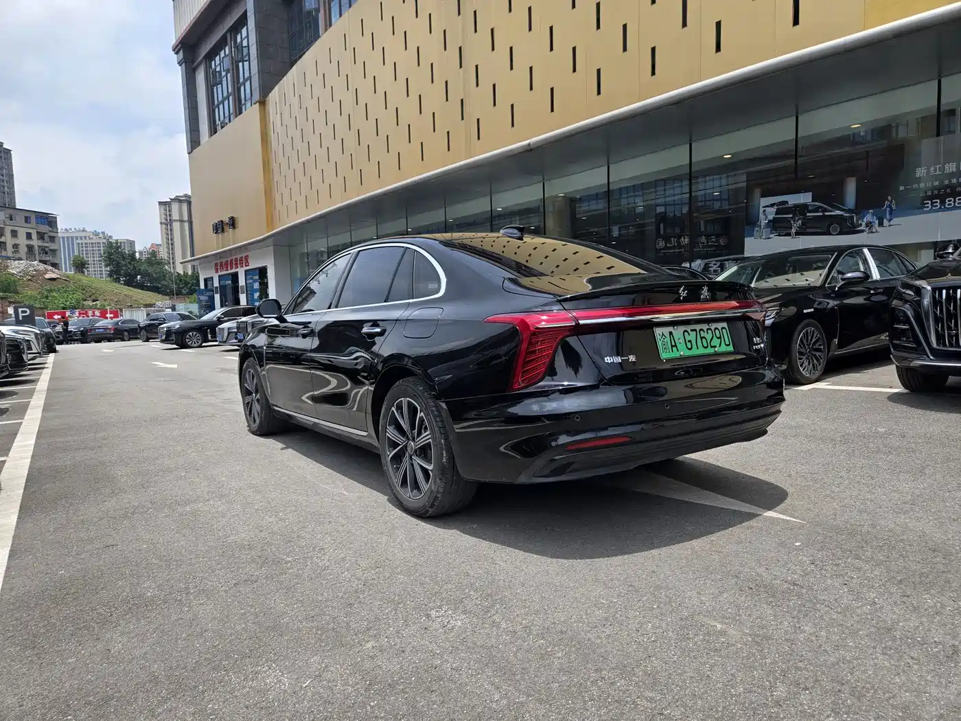 Фото 6 - Hongqi H5