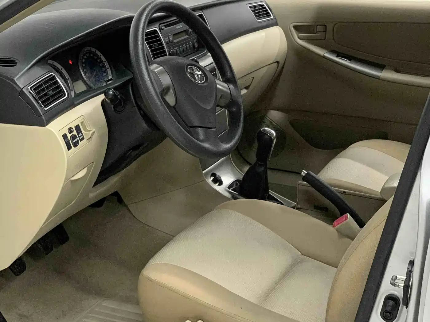 Toyota Corolla 2013 1.6L Manual Excellence Edition фото 10