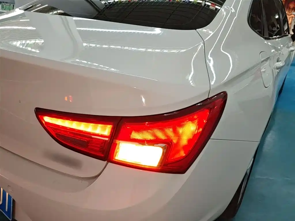 Buick Verano 2015 Sedan 20T Dual-clutch Leading фото 8