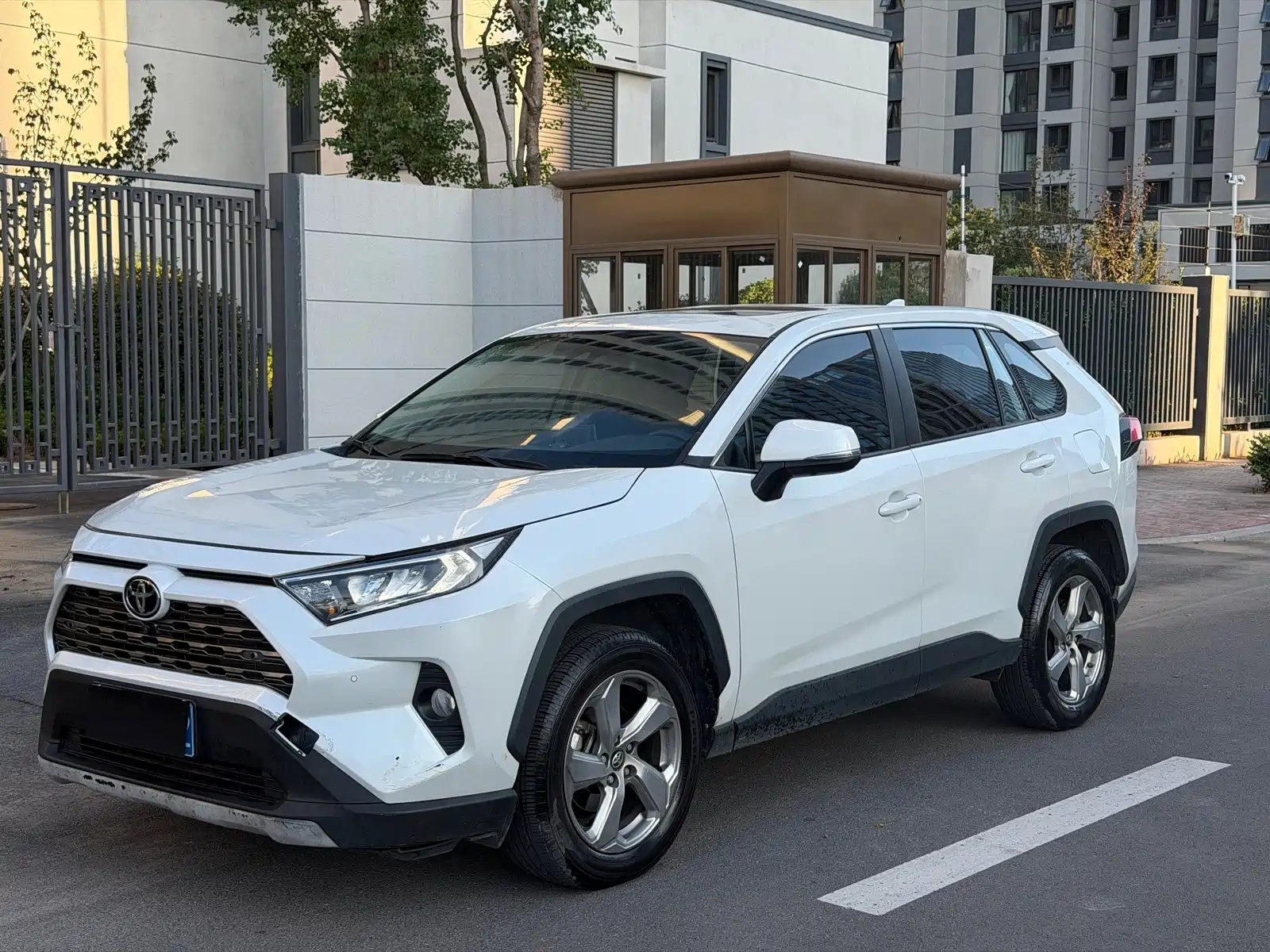 Фото 1 - Toyota RAV4