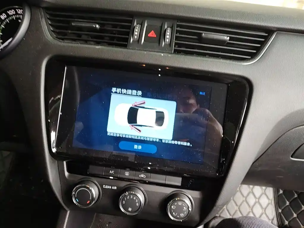 Škoda Octavia 2019 TSI230 DSG Zhixing Comfort Edition China VI фото 13