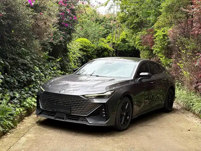 Changan UNI-V 1.5T, Премиум