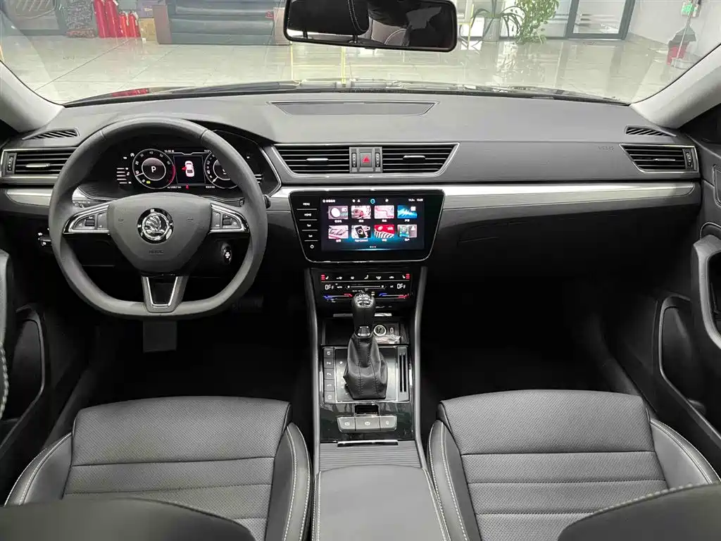 Škoda Superb 2024 TSI280 DSG Premium Edition фото 2