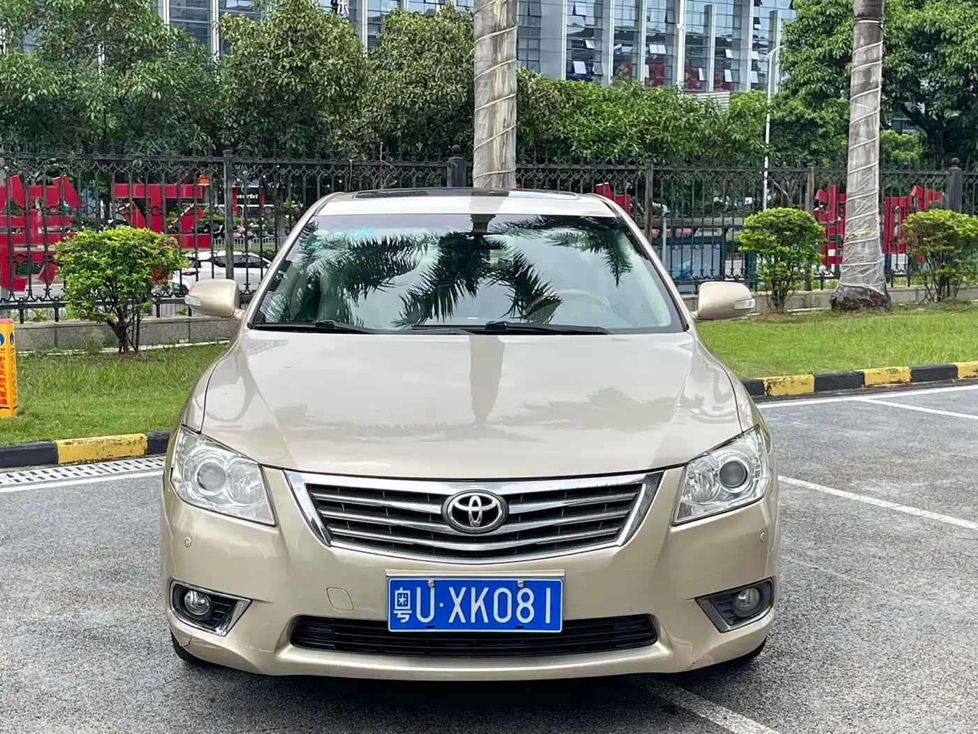 Photo 2 - Toyota Camry