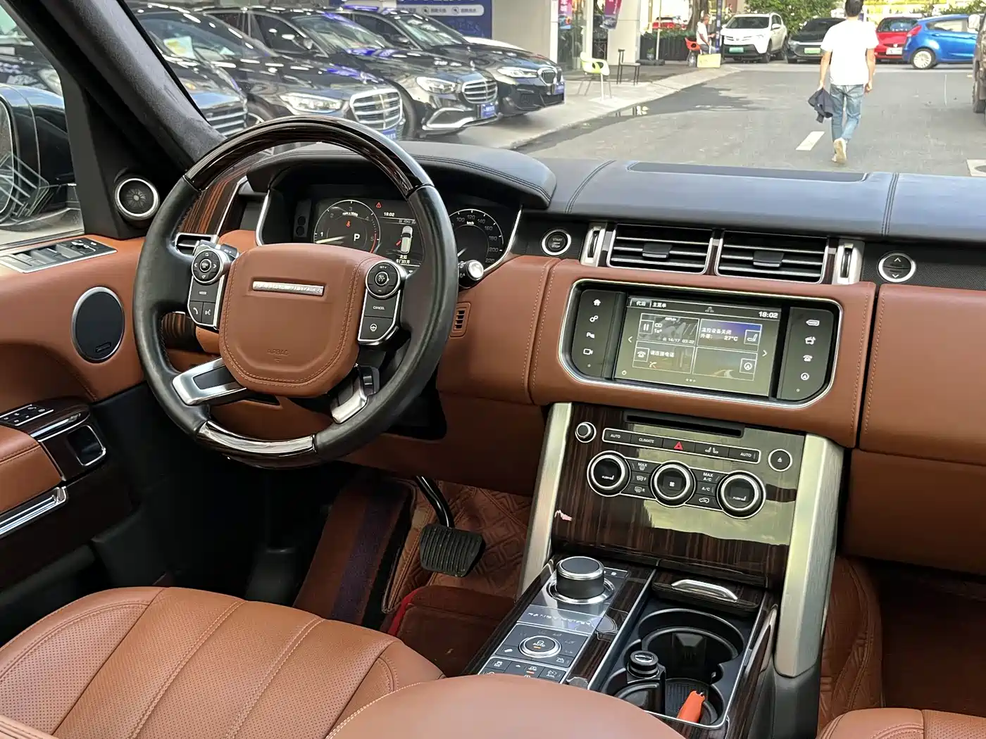 Land Rover Range Rover 2015 3.0 TDV6 Vogue SE Genesis Extended Edition фото 23