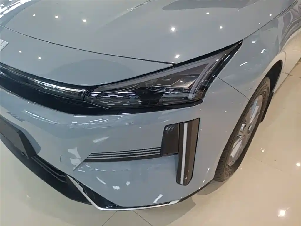 Geely Galaxy Galaxy L6 2025 EM-i 60km Voyage Edition фото 24