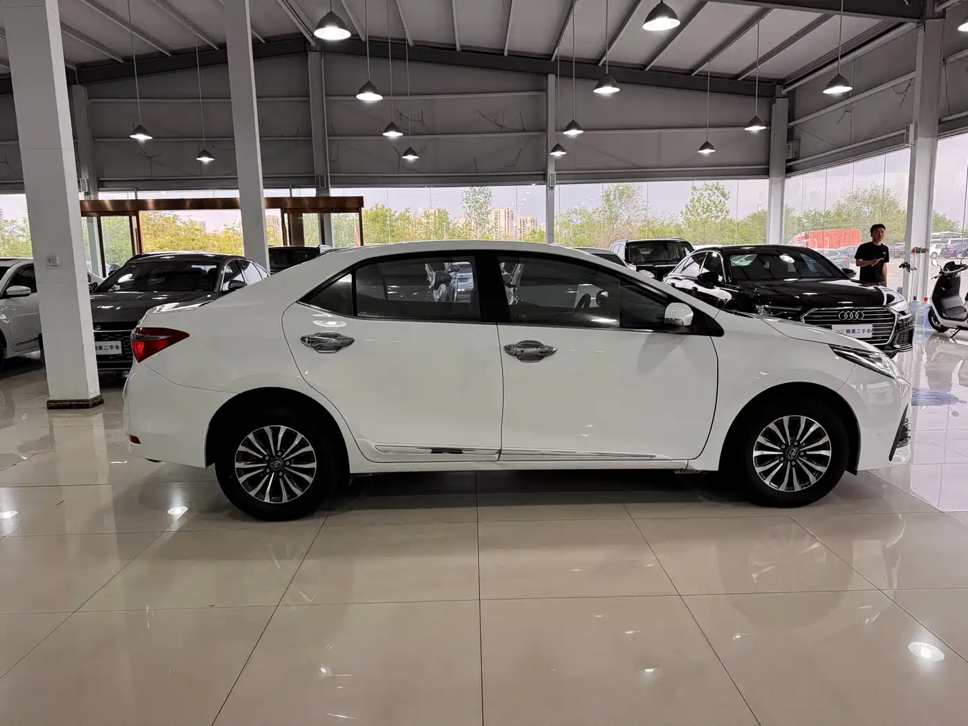 Toyota Corolla 2017 Facelift 1.2T S-CVT GL-i фото 4