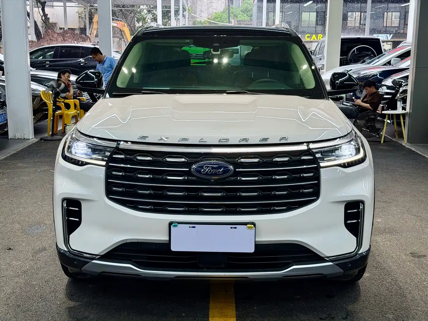 Photo 2 - Ford Explorer