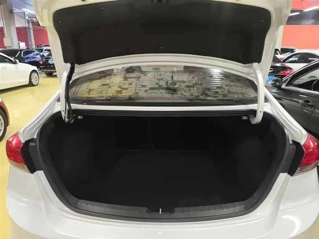 Hyundai Elantra 2020 1.4T DCT Dynamic·Vitality фото 19