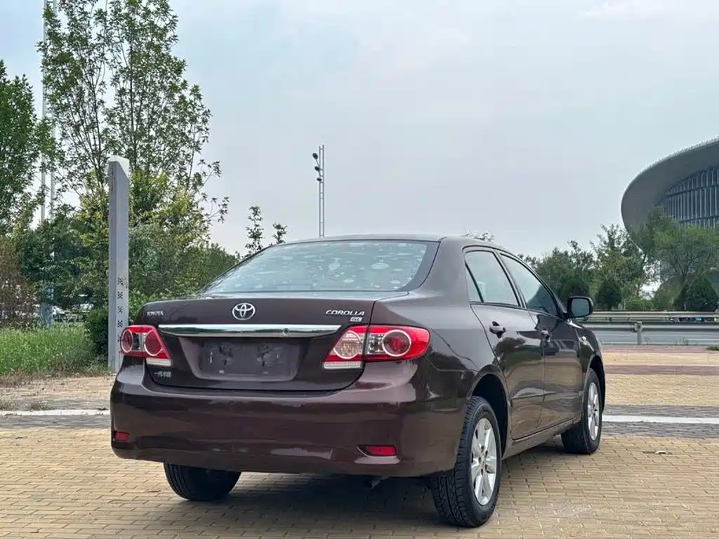 Фото 4 - Toyota Corolla