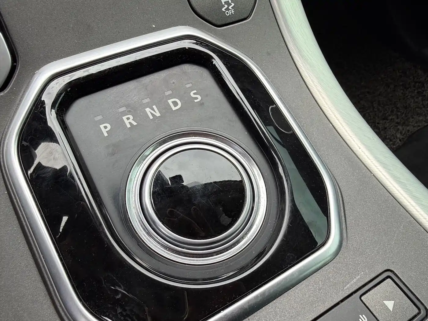 Land Rover Range Rover Evoque 2015 2.0T 5-Door Intelligent Edition фото 15