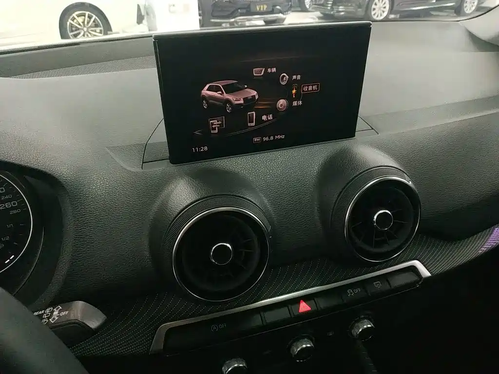 Audi Q2L 2019 2018 35 TFSI Launch Exclusive Edition China VI