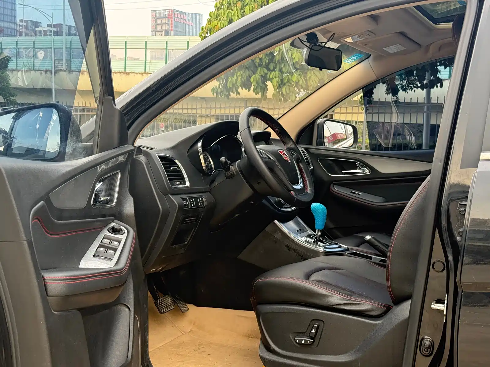 Photo 9 - Baojun 560