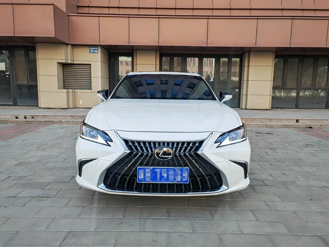 Lexus ES 2022 200 Excellence Edition фото 2