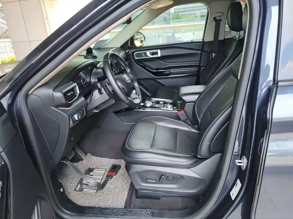 Фото 15 - Ford Explorer