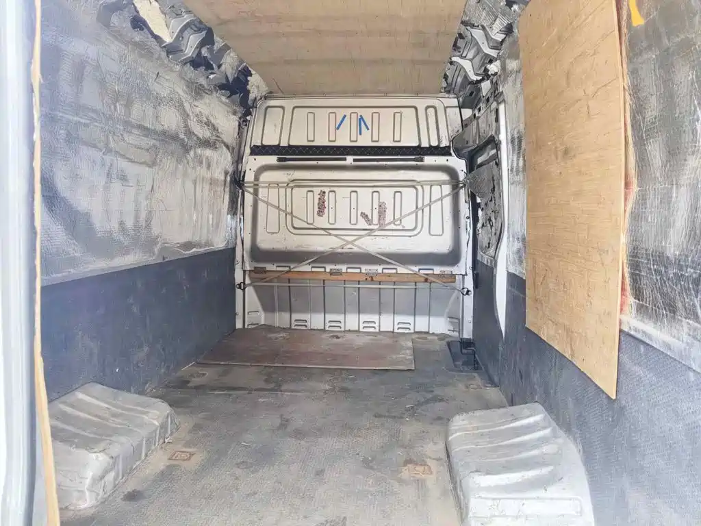 Dongfeng Yufeng Yufeng 2024 2023 V9+ 2.3T Manual RWD Dual Rear Wheel Van Extreme Edition 3 Seater