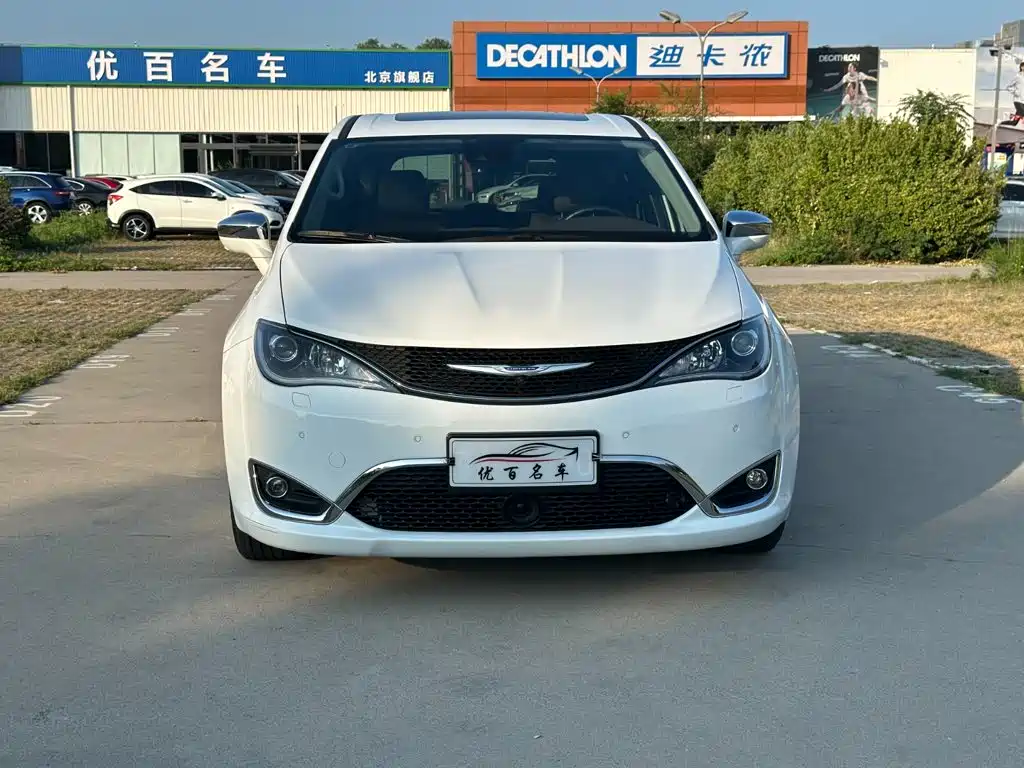 Chrysler Grand Voyager (Import) 2019 2017 3.6L Premium Edition