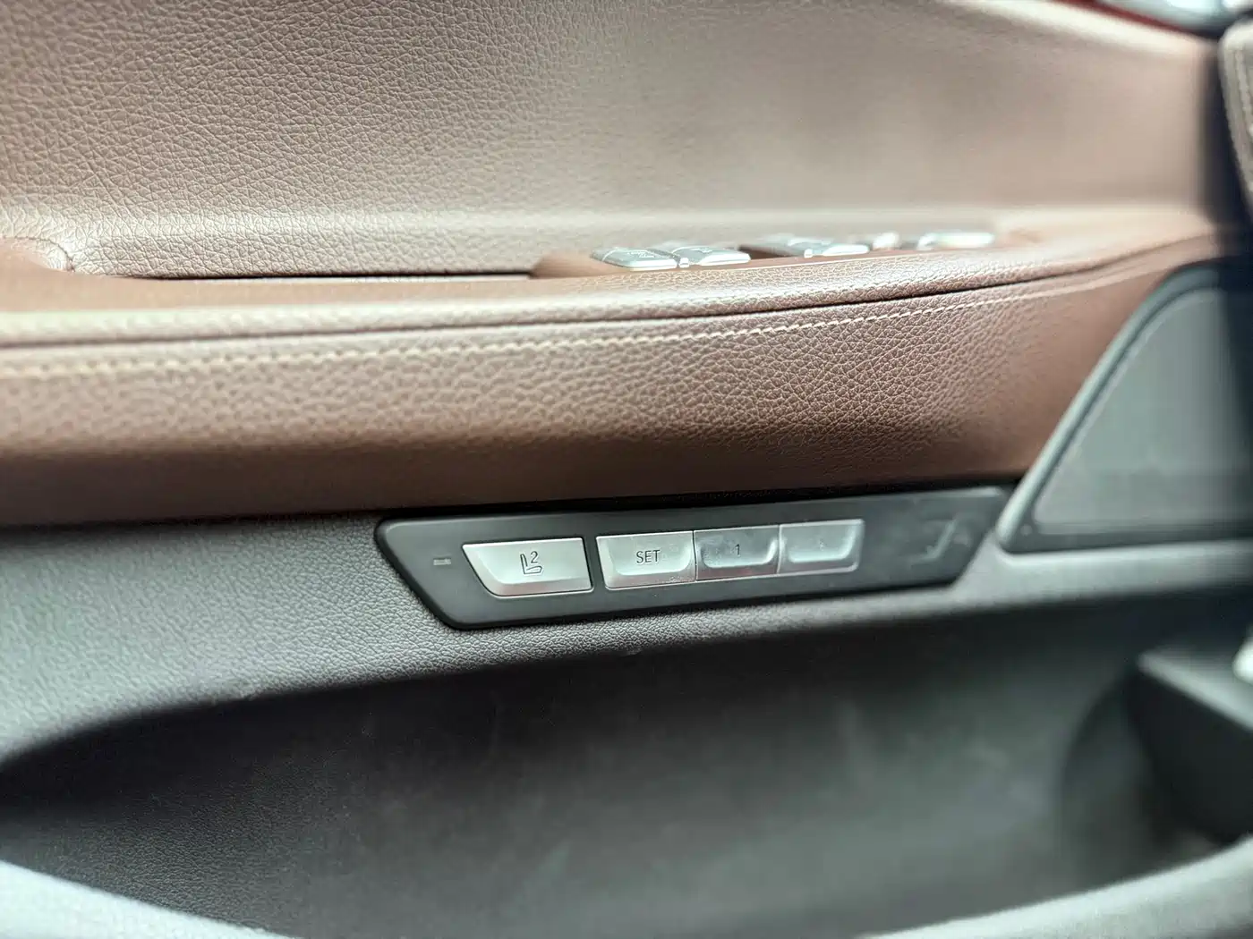 BMW 7 Series 2016 730Li Leading фото 16