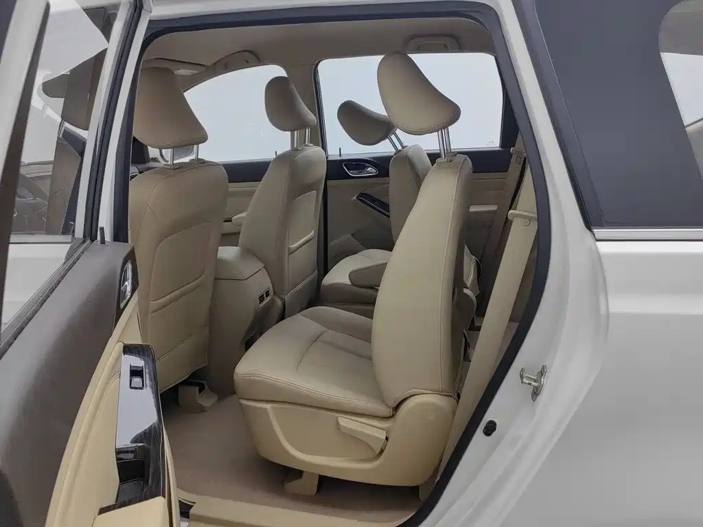 Baojun 730 2014 2014 1.5L Manual Comfort 7-seater