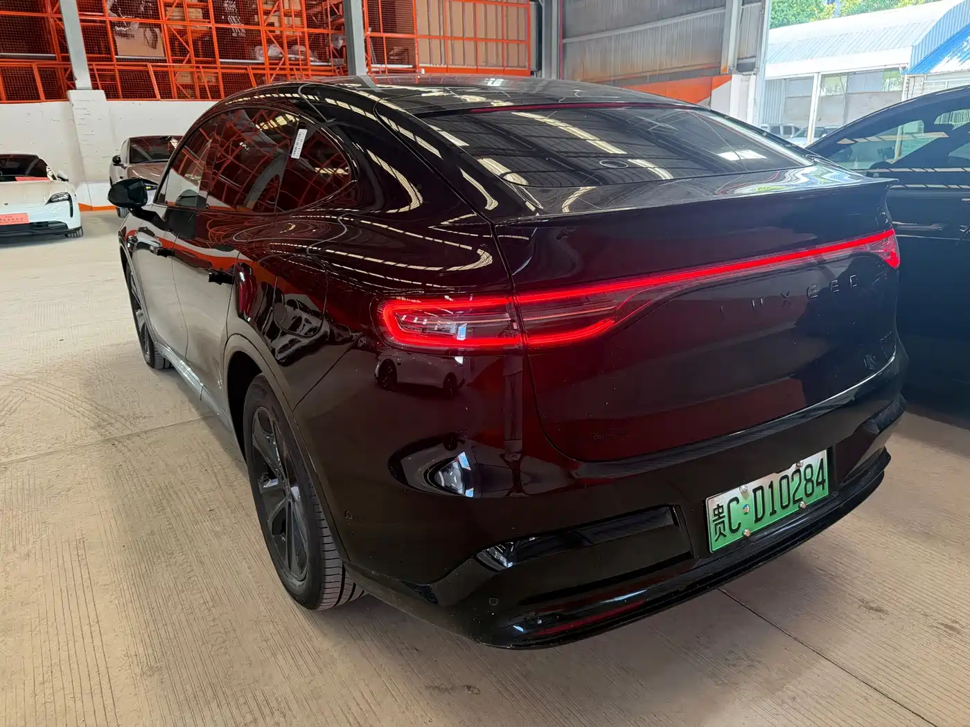 Фото 7 - Zhijie Luxeed R7