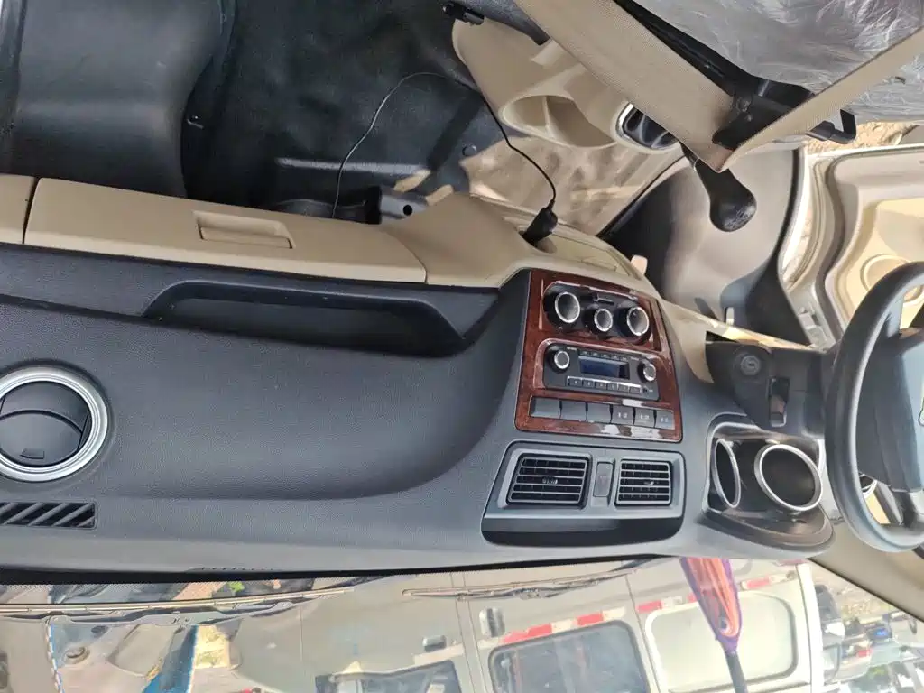 Changan Kaicheng Changan Ruixing M80 2019 2018 1.5L Revised Comfort Model CNG Van Flat Roof Tailgate 4G15S