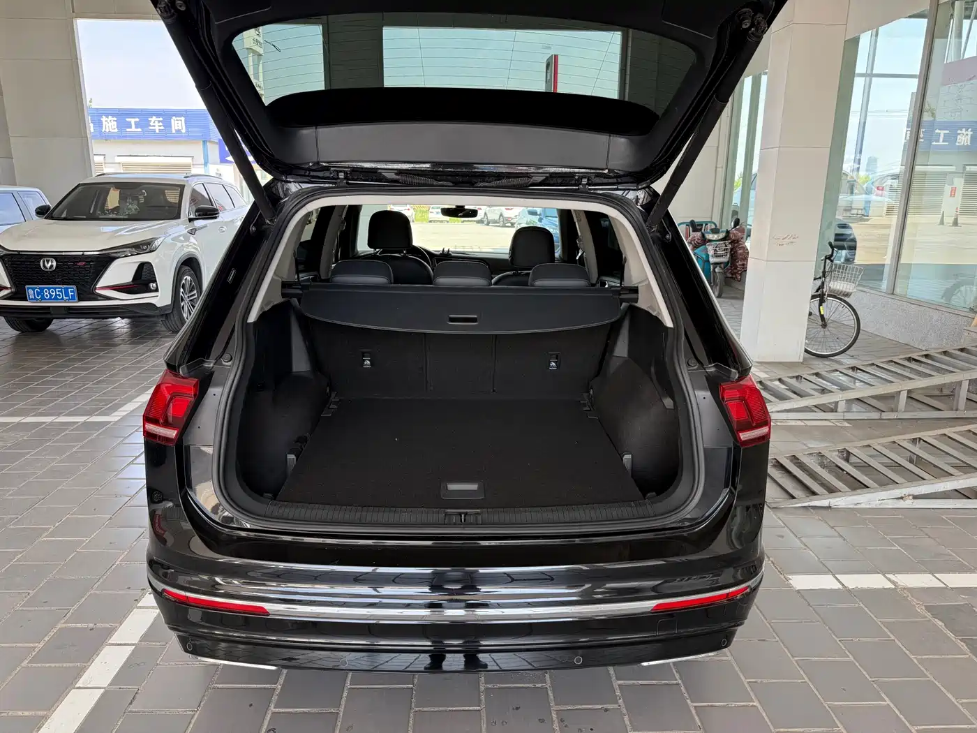 Volkswagen Tiguan L 2021 330TSI Automatic 2WD R-Line Premium фото 11
