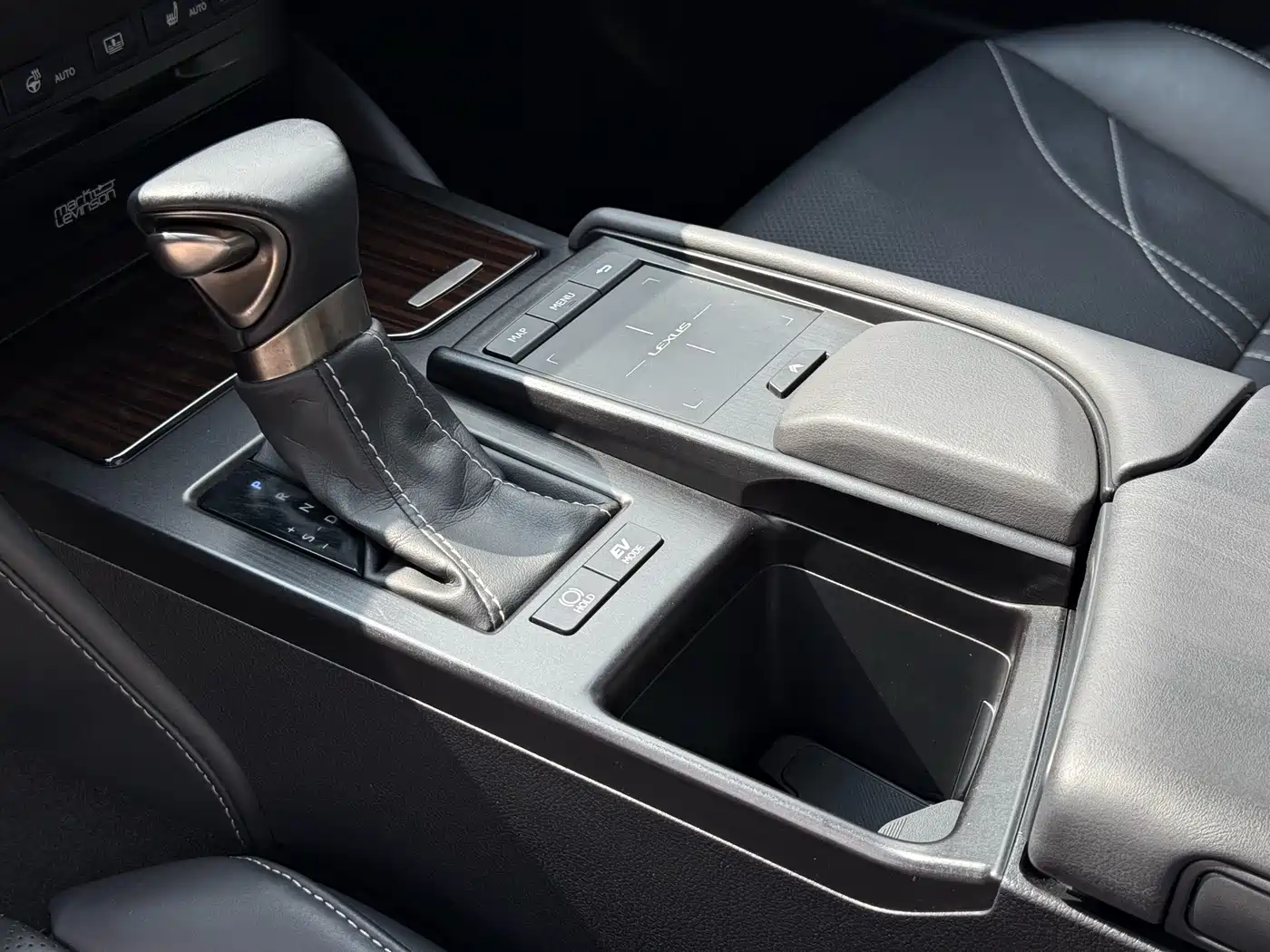 Lexus ES 2018 300h Executive Edition China V фото 14