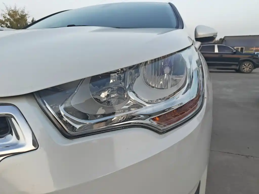 Фото 24 - Citroën C4L