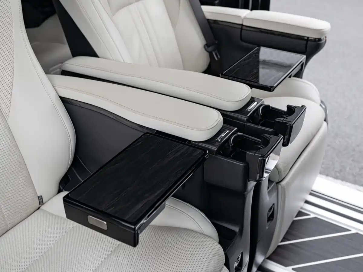 Lexus LM 2020 300h Seven-Seater Elegance Edition фото 25