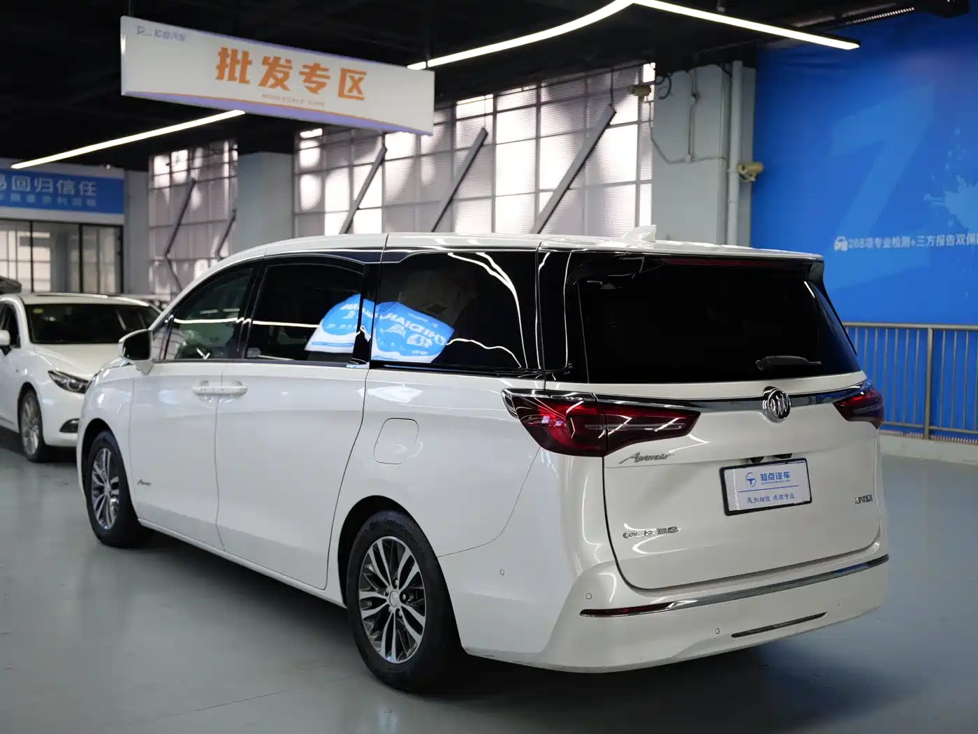 Buick GL8 2021 ES Landlord 653T Premium фото 20