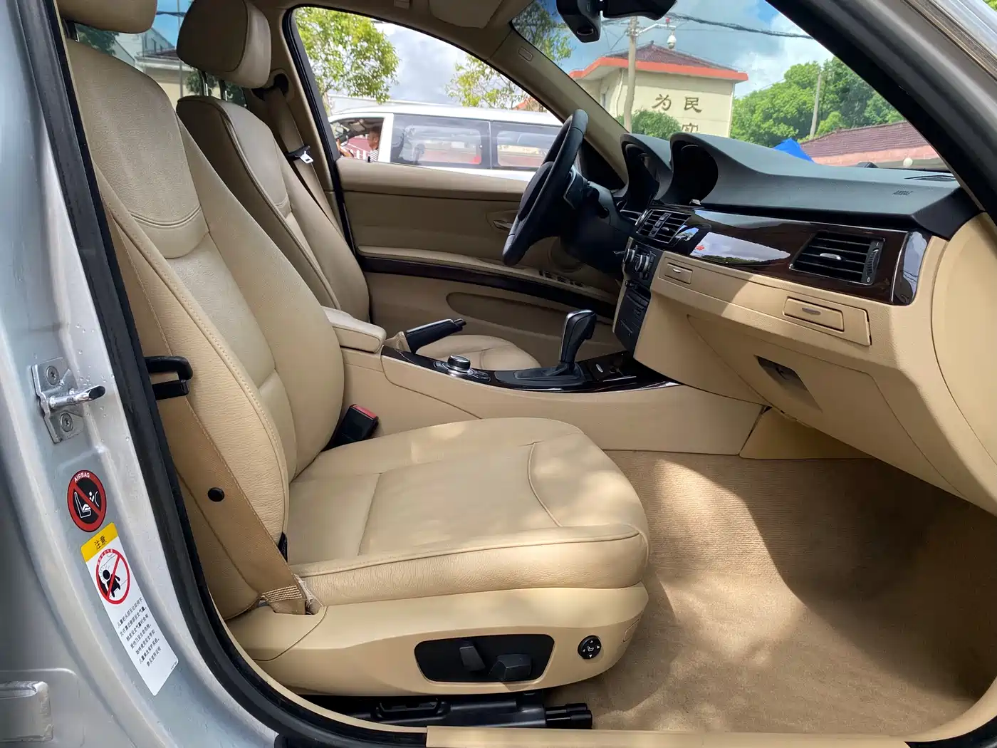 BMW 3 Series 2009 325i Luxury фото 8
