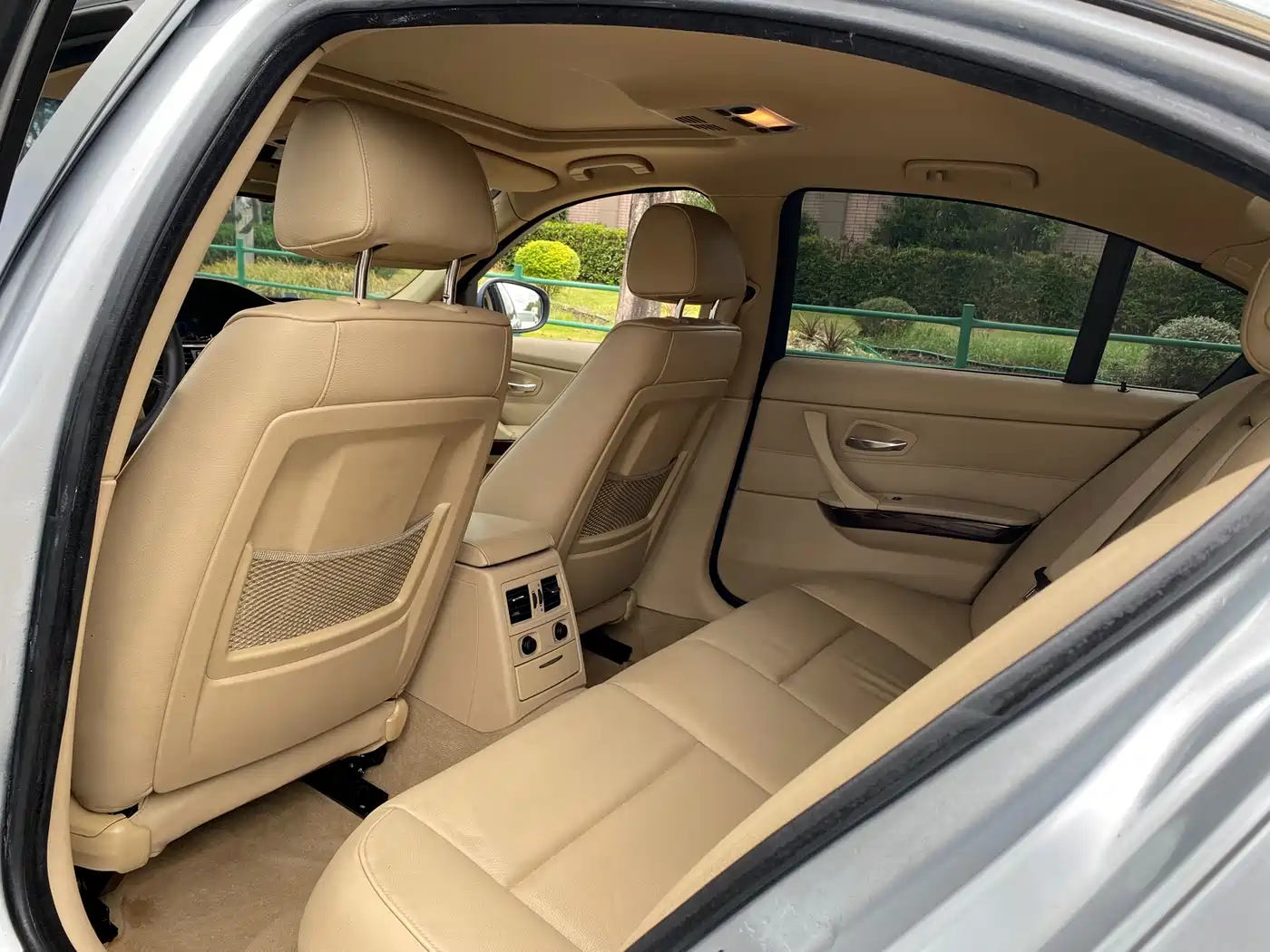 BMW 3 Series 2009 325i Luxury фото 9
