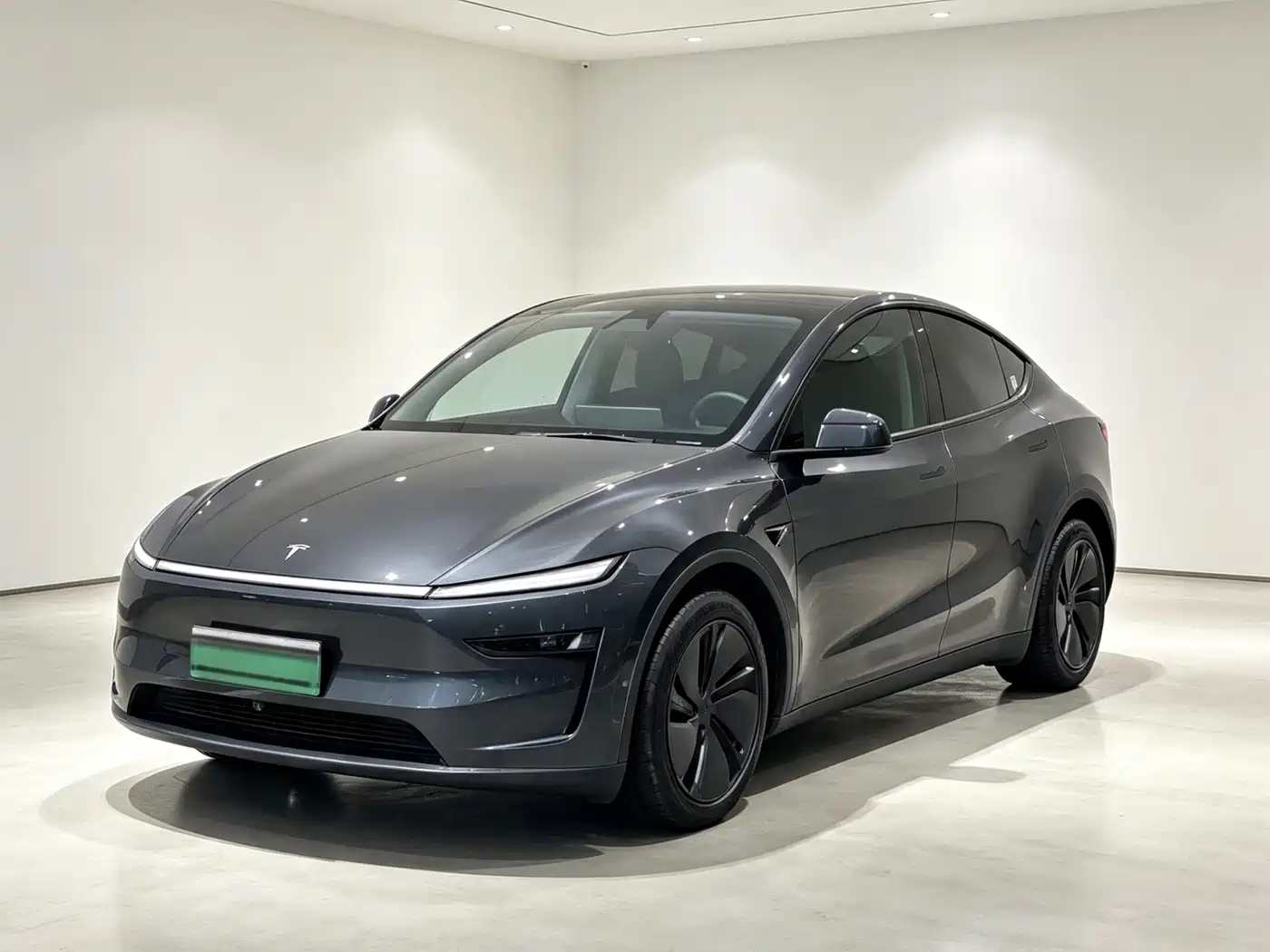 Tesla Model Y 2025