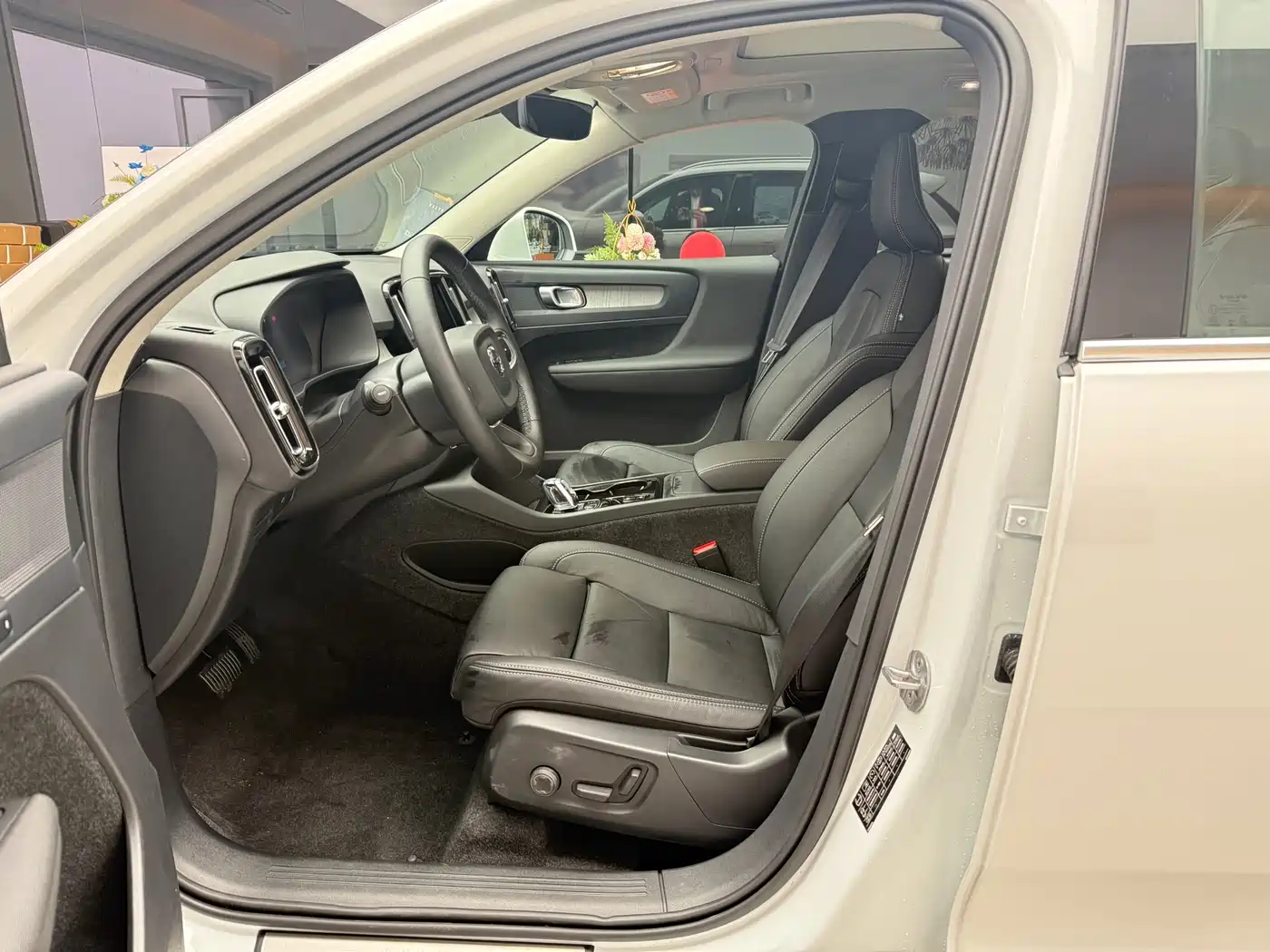 Volvo XC40 2025 2025 B4 AWD Smart Elite Luxury Edition