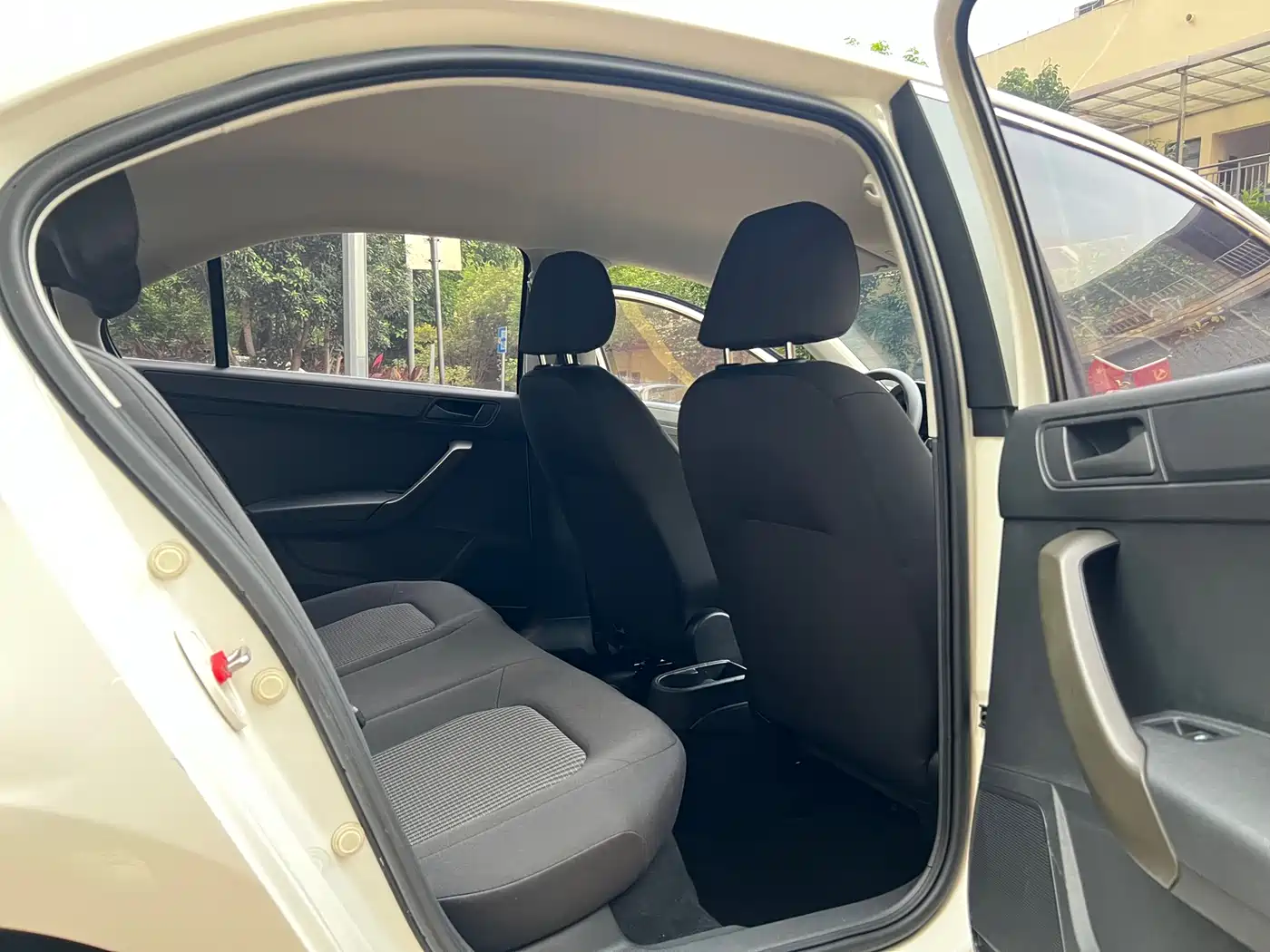 Volkswagen Santana 2016 1.6L Automatic Trend Edition фото 9