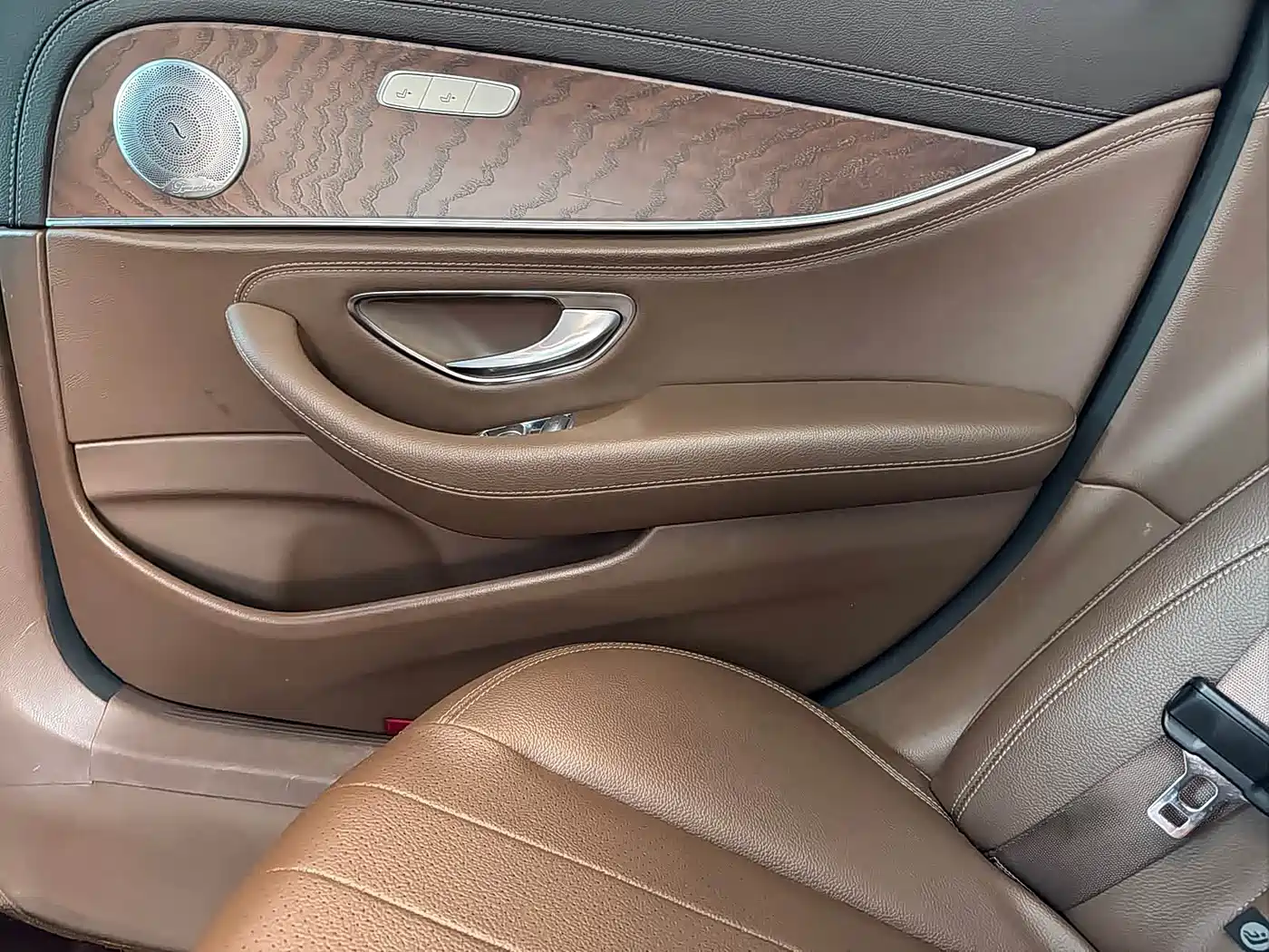 Mercedes-Benz E-Class New Energy 2022 E 350 e L Plug-in Hybrid Sedan фото 11