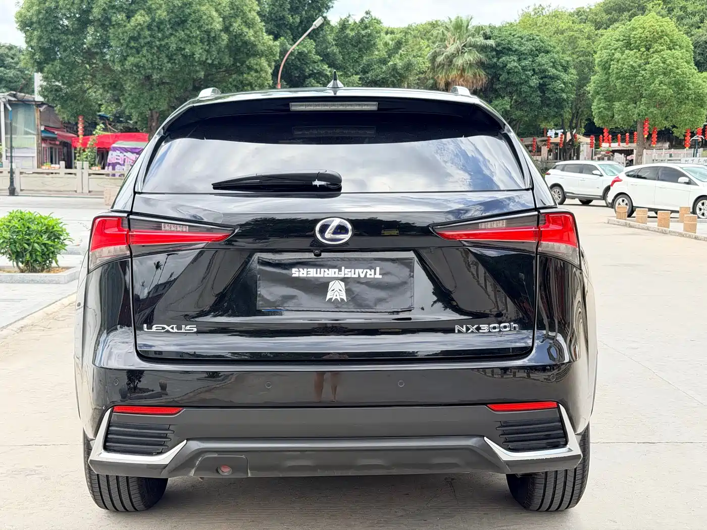 Lexus NX 2017 300h FWD Sharp Style Edition фото 8