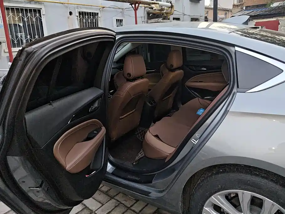 Photo 11 - Buick Regal