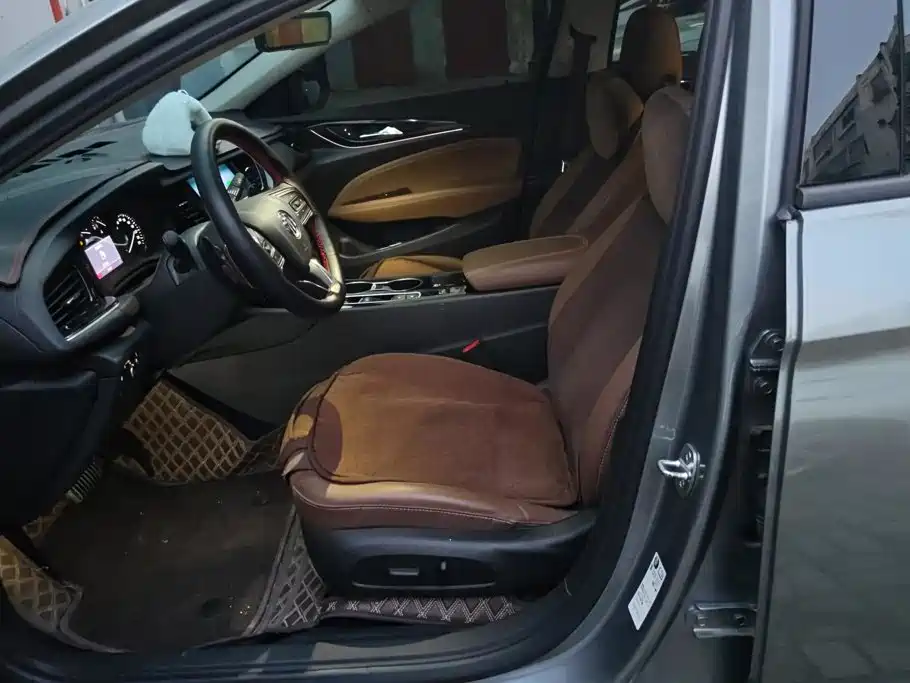 Photo 9 - Buick Regal