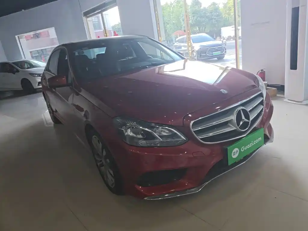 Фото 4 - Mercedes-Benz E-Class