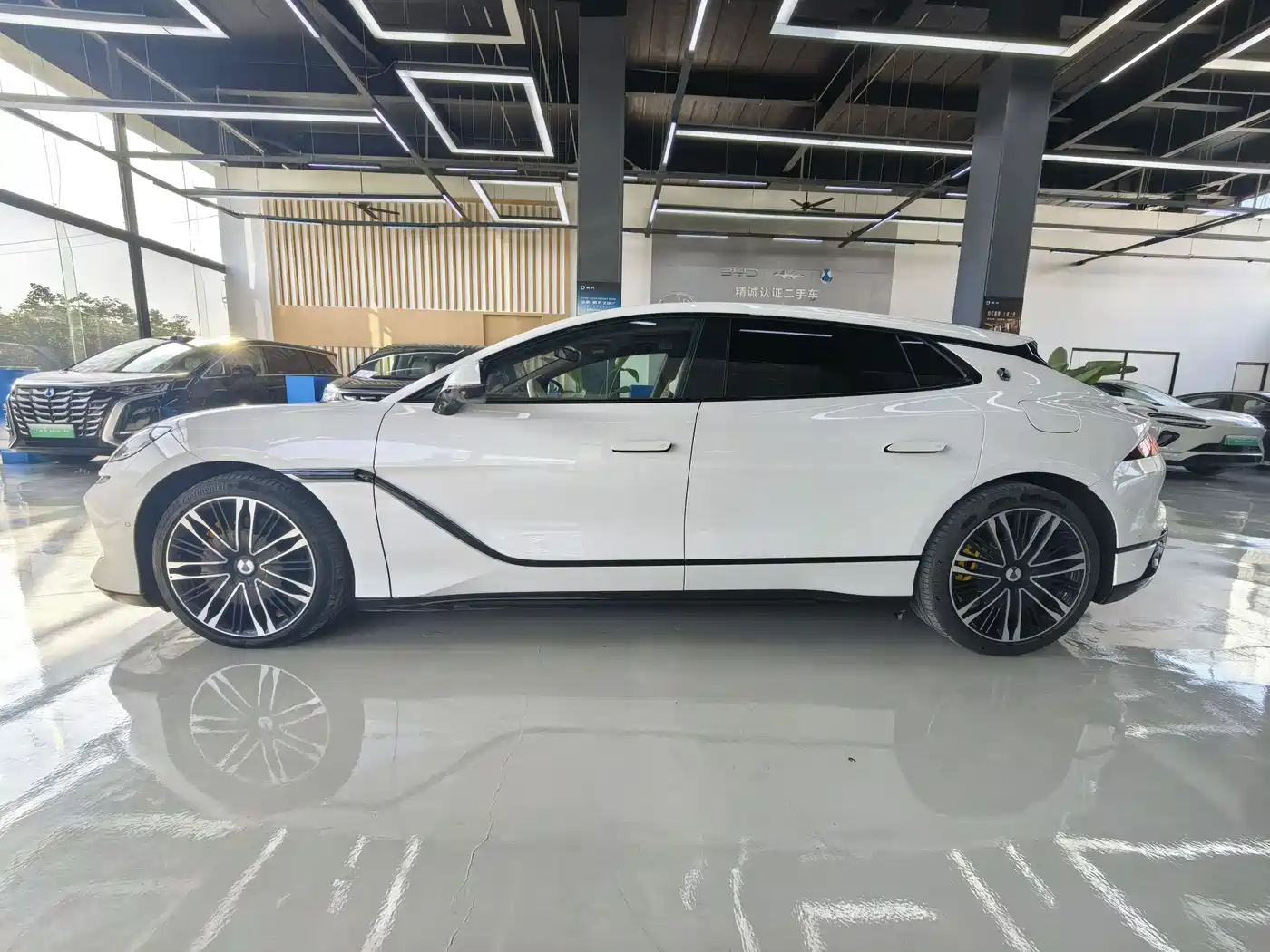 Denza Z9GT 2024 1100 AWD Ultra Edition фото 3
