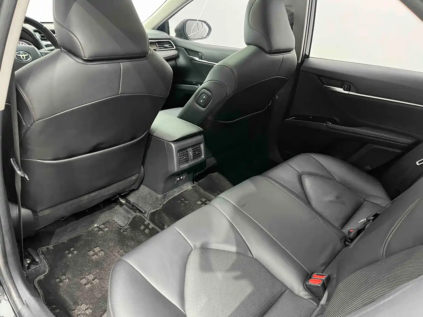 Toyota Camry 2018 2.0G Luxury Edition фото 12