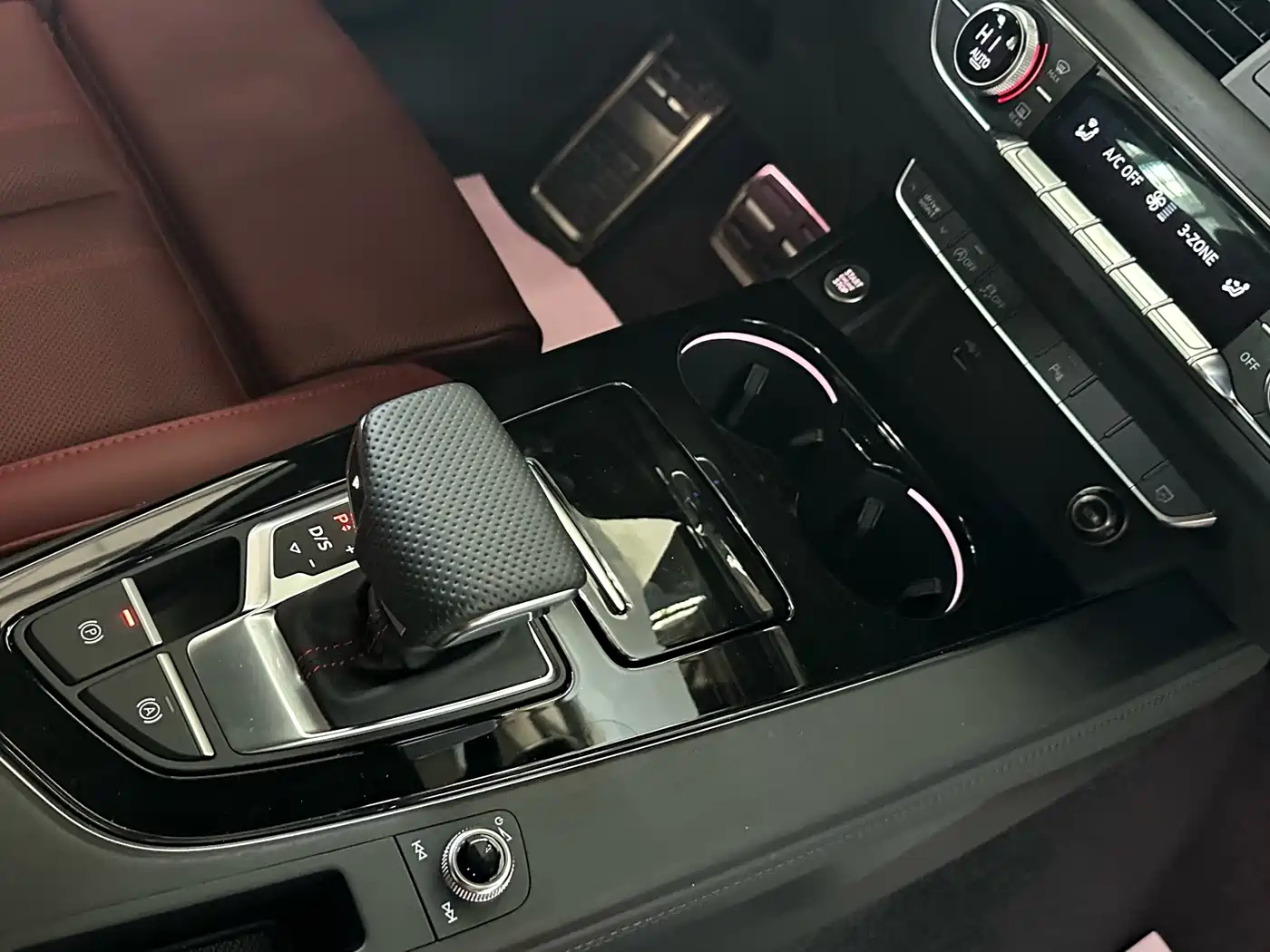 Audi A4L 2025 2 Million Celebration Edition 40 TFSI Luxury Dynamic фото 9