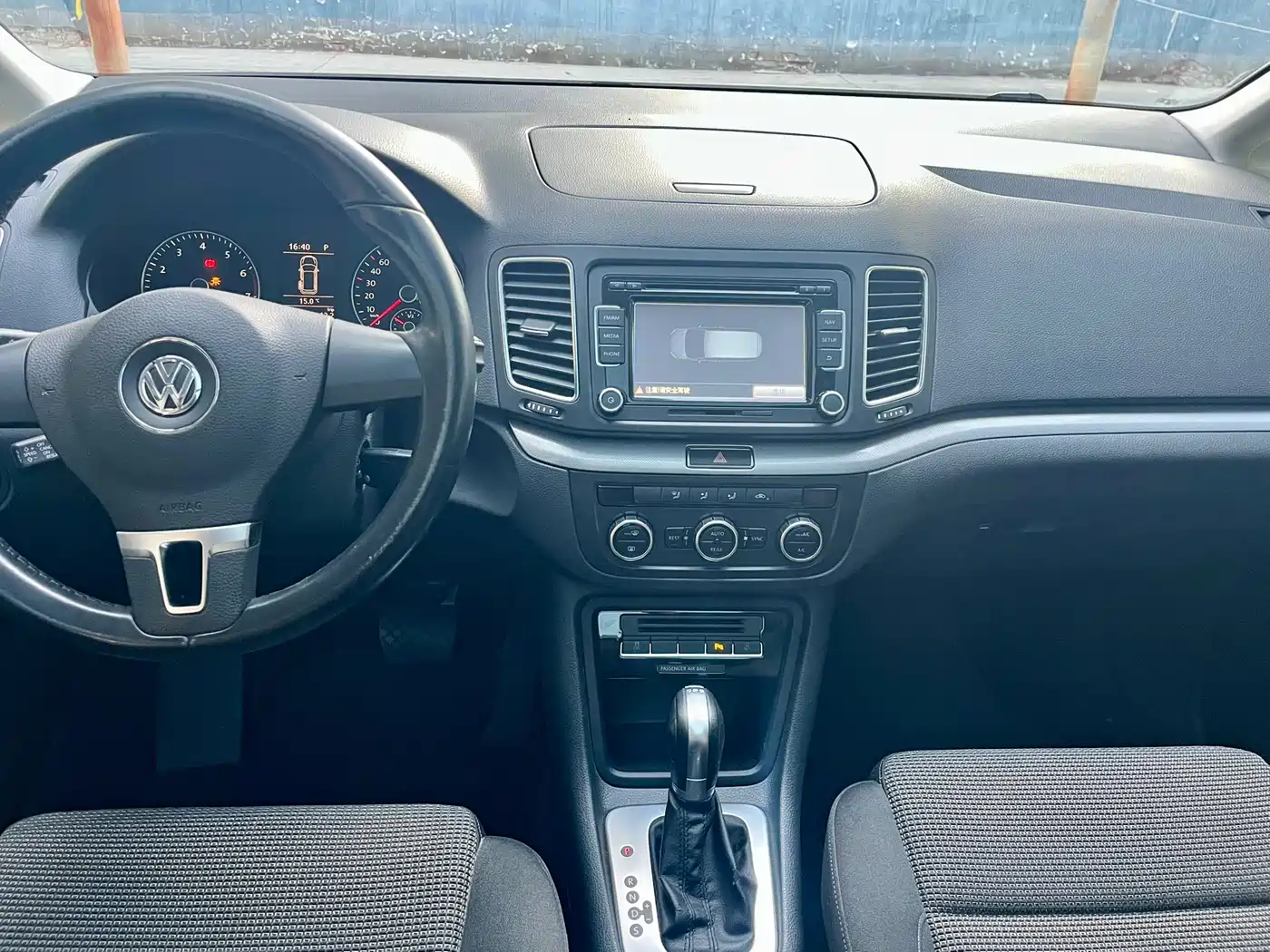 Volkswagen Sharan 2014 2.0TSI Standard фото 13