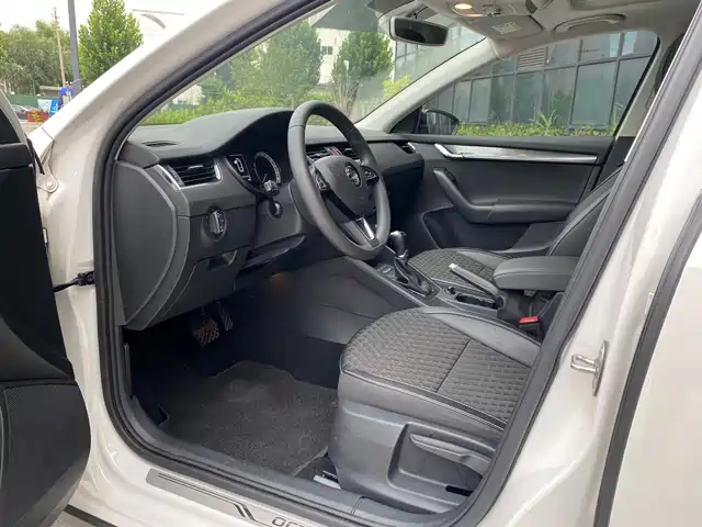 Škoda Octavia 2019 Wagon TSI280 DSG Luxury Edition China VI — фото 4