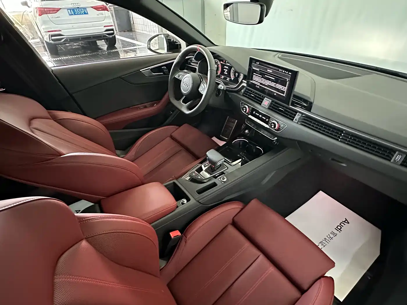 Audi A4L 2025 2 Million Celebration Edition 40 TFSI Luxury Dynamic фото 7