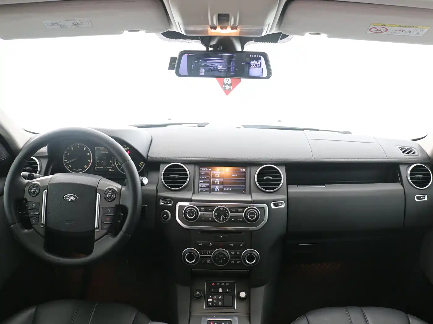 Land Rover Discovery 2015 3.0 SC V6 HSE фото 8