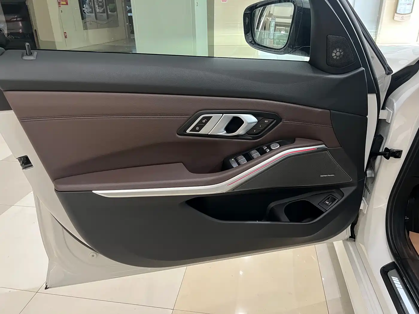 BMW 3 Series 2024 325i M Sport Shadowline Package фото 6