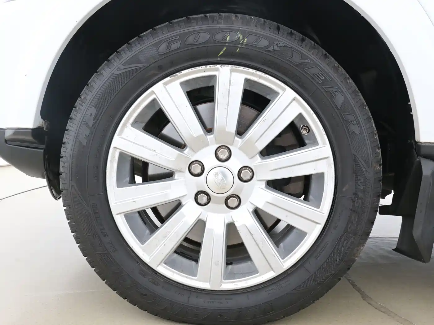 Land Rover Discovery 2015 3.0 SC V6 HSE фото 12
