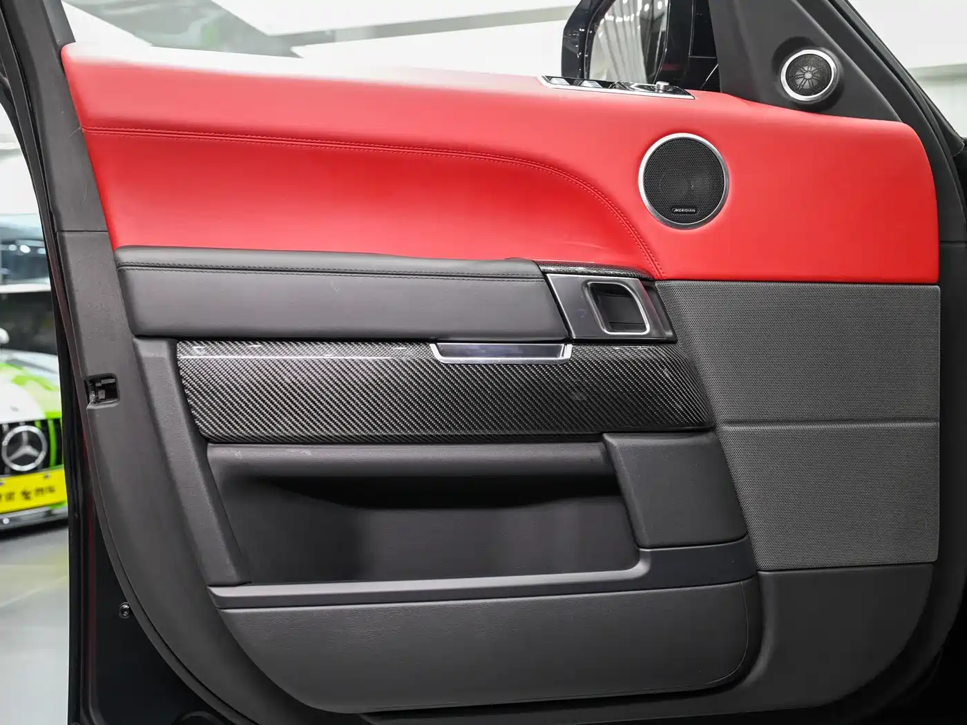 Land Rover Range Rover Sport 2022 Model 5.0 SC V8 SVR Peak Collector's Edition фото 2